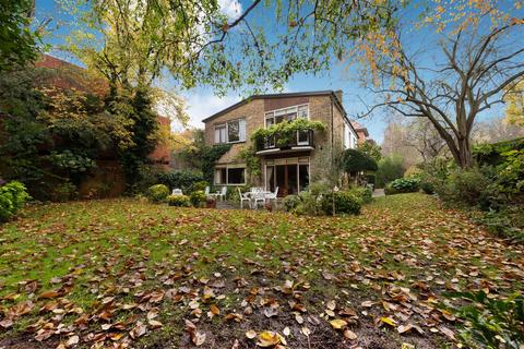 7 Redington Gardens, London, NW3 7RU