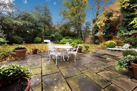 7 Redington Gardens, London, NW3 7RU