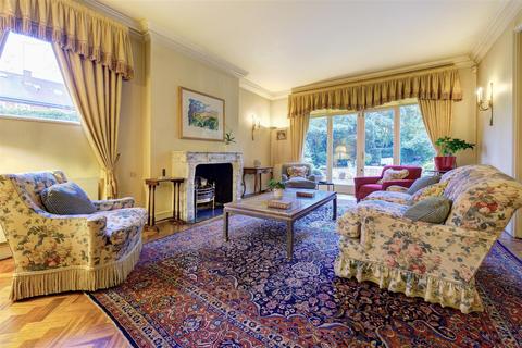 7 Redington Gardens, London, NW3 7RU