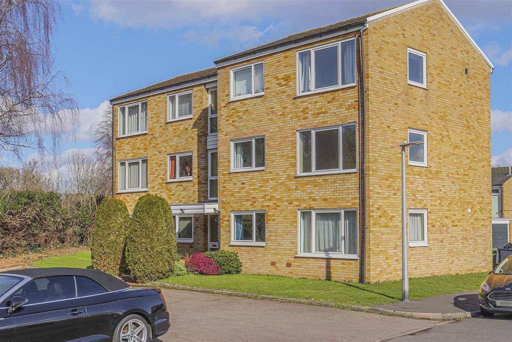 Winford Drive, Broxbourne 1 bed flat £220,000