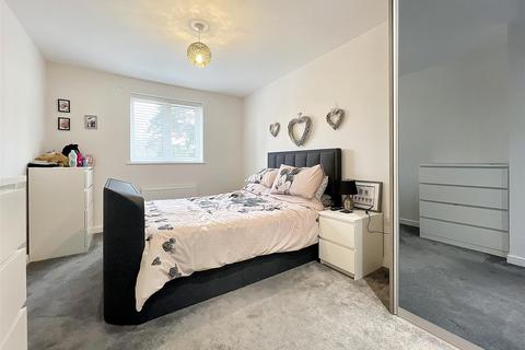 2 bedroom apartment for sale, Kingfisher House, Hurst Avenue, Blackwater, Camberley