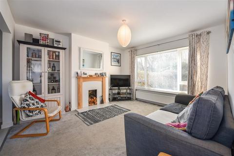 1 Avon Crescent, Romsey, SO51 5PX