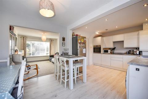 1 Avon Crescent, Romsey, SO51 5PX