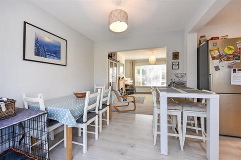 1 Avon Crescent, Romsey, SO51 5PX
