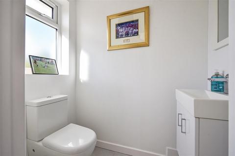 1 Avon Crescent, Romsey, SO51 5PX