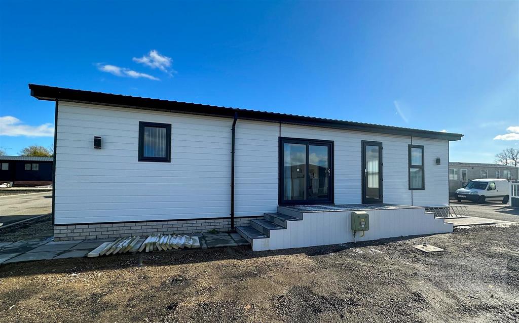 Ledale Mobile Home Park, Clayton Le... 2 bed park home £129,995