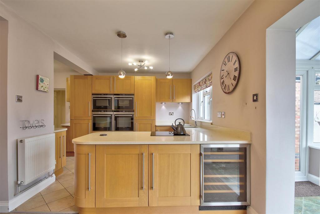 Burnmill Road, Market Harborough 3 bed detached house £700,000