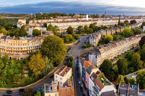 Flat 7, 14 Royal York Crescent, Bristol, BS8 4JY