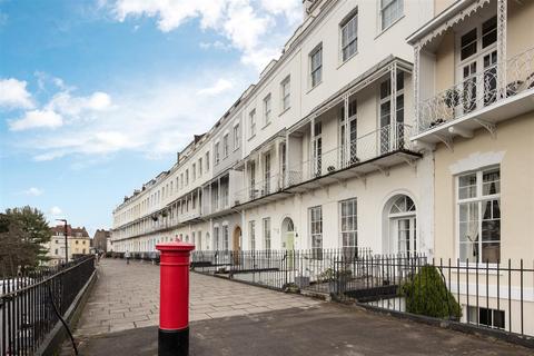 Flat 7, 14 Royal York Crescent, Bristol, BS8 4JY