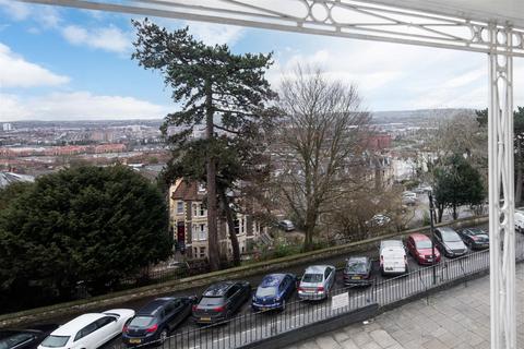 Flat 7, 14 Royal York Crescent, Bristol, BS8 4JY