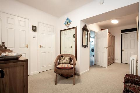 Flat 7, 14 Royal York Crescent, Bristol, BS8 4JY