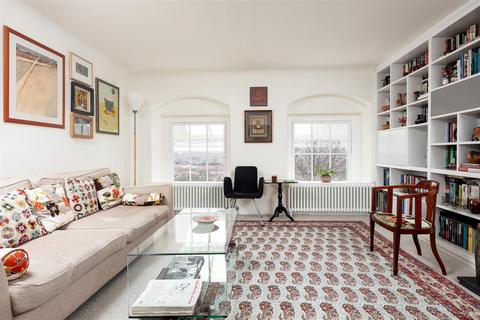Flat 7, 14 Royal York Crescent, Bristol, BS8 4JY