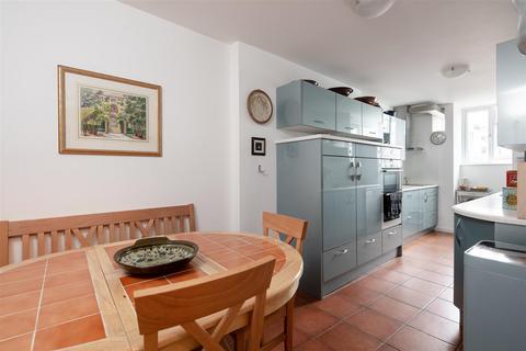 Flat 7, 14 Royal York Crescent, Bristol, BS8 4JY