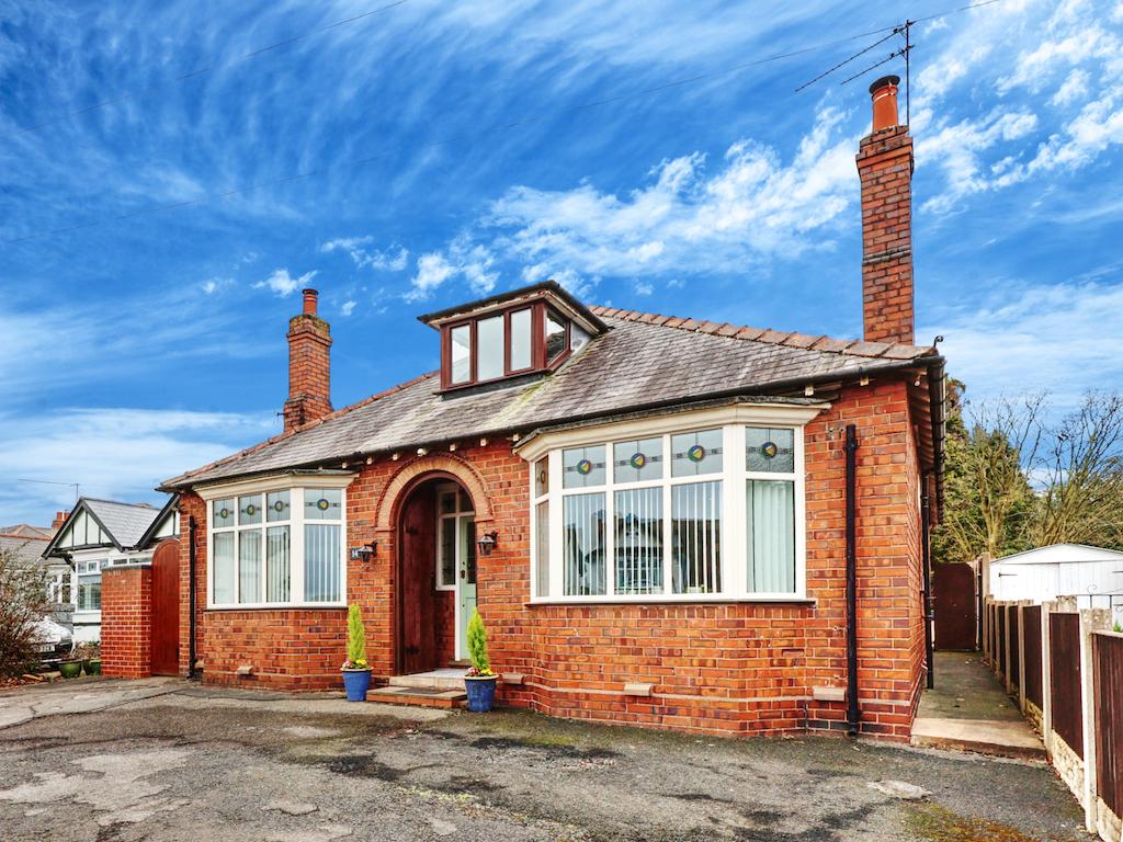 HAGLEY Worcester Road 4 bed detached bungalow for sale £625,000
