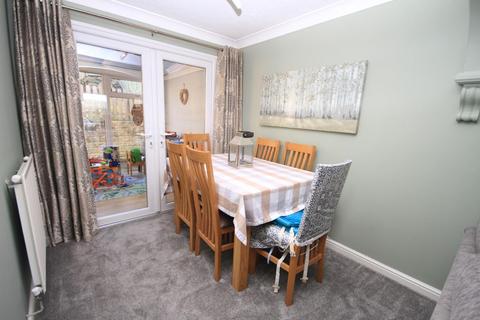 3 Longroyd, Thackley, Bradford, BD10 8WD