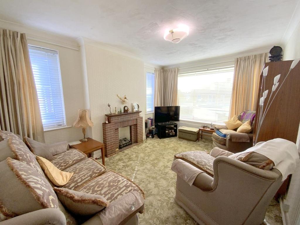 Philip Grove, Cleethorpes 2 bed semidetached bungalow for sale £140,000