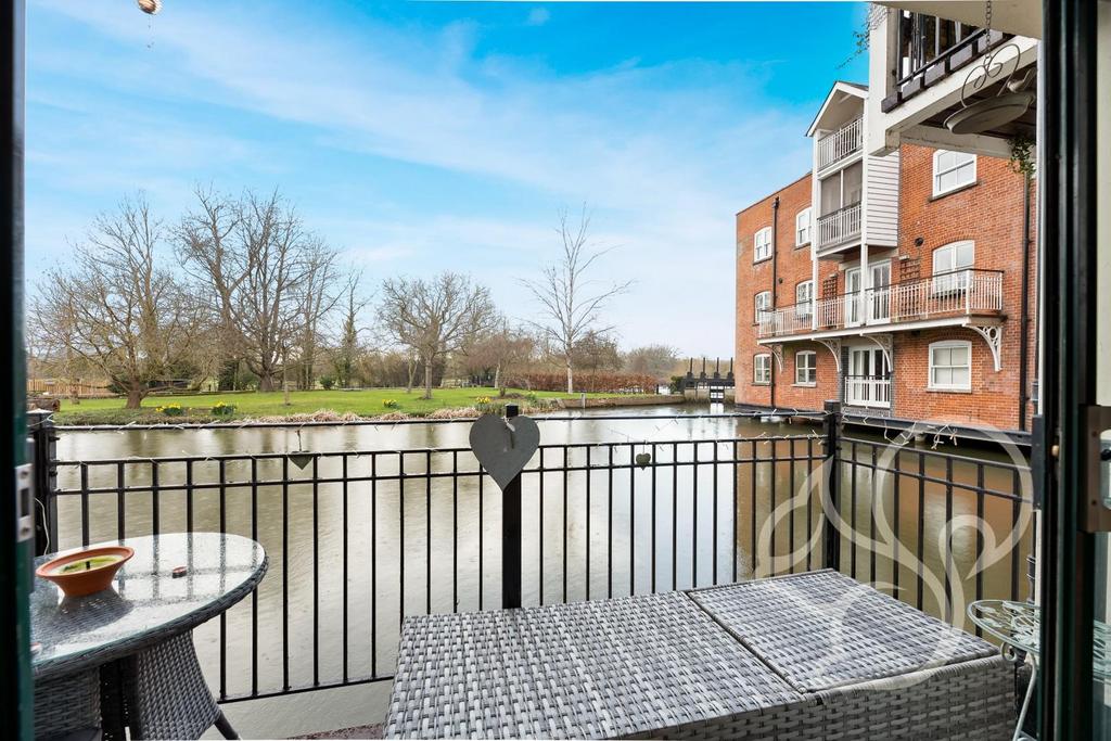 Mill Lane, Dedham 2 bed apartment £350,000