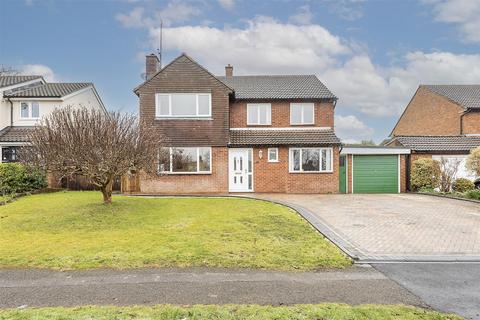8 Barns Dene, Harpenden, AL5 2HQ