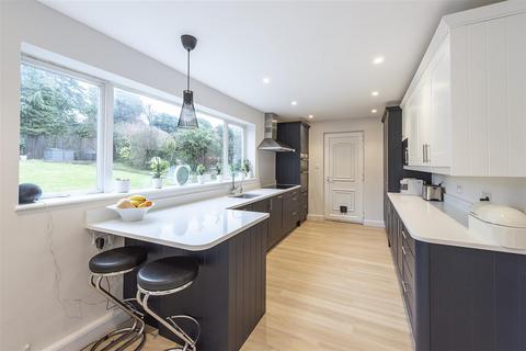 8 Barns Dene, Harpenden, AL5 2HQ