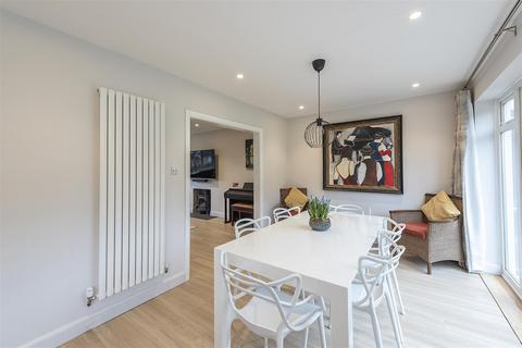 8 Barns Dene, Harpenden, AL5 2HQ
