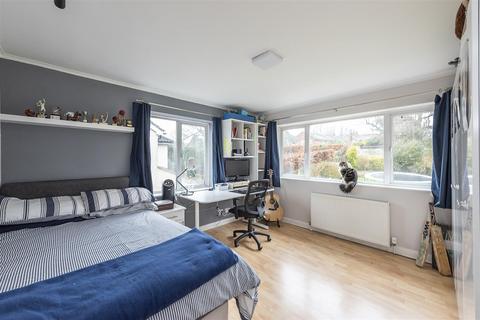 8 Barns Dene, Harpenden, AL5 2HQ