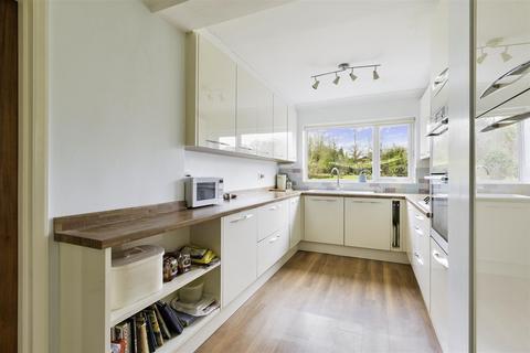 4 Greenway, Great Bookham, Leatherhead, KT23 3PA