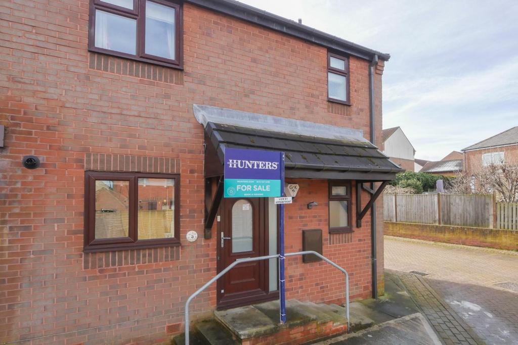 Longfield Court, Pudsey, LS28 7DG 2 bed flat £170,000