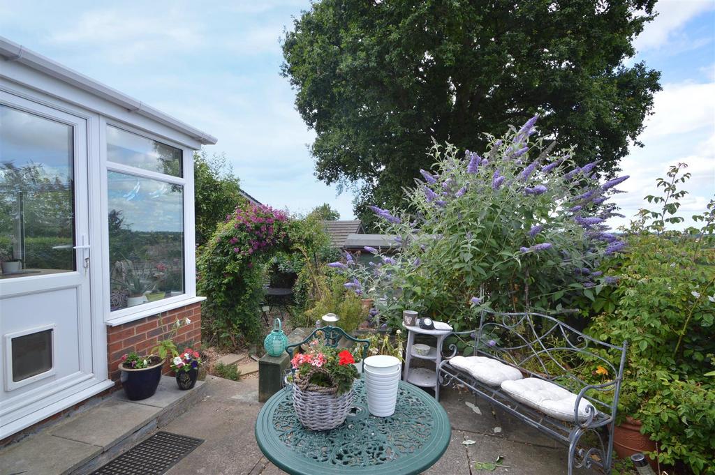 Three Oaks, Pontesbury Hill, Pontesbury, Shrewsbury, SY5 0XX 2 bed