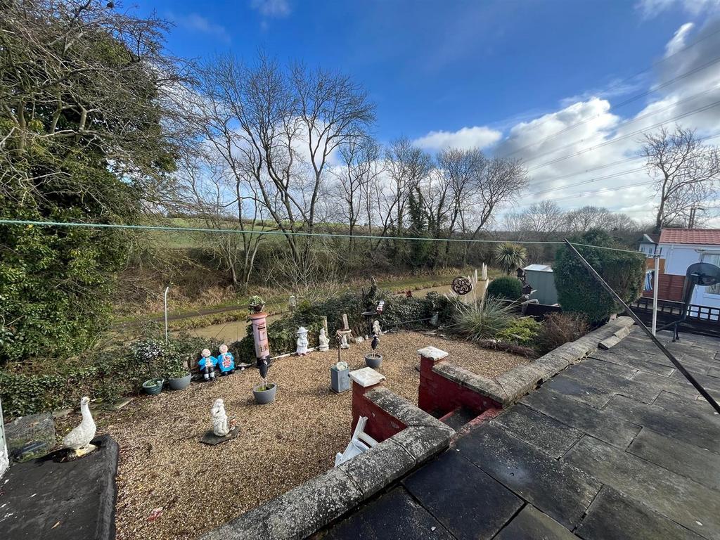 Mill Farm Park, Bulkington, Bedworth 2 bed park home for sale £62,500