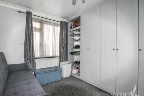 1 bedroom in a house share to rent - Longhook Gardens, Northolt, Middlesex