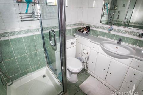 1 bedroom in a house share to rent - Longhook Gardens, Northolt, Middlesex