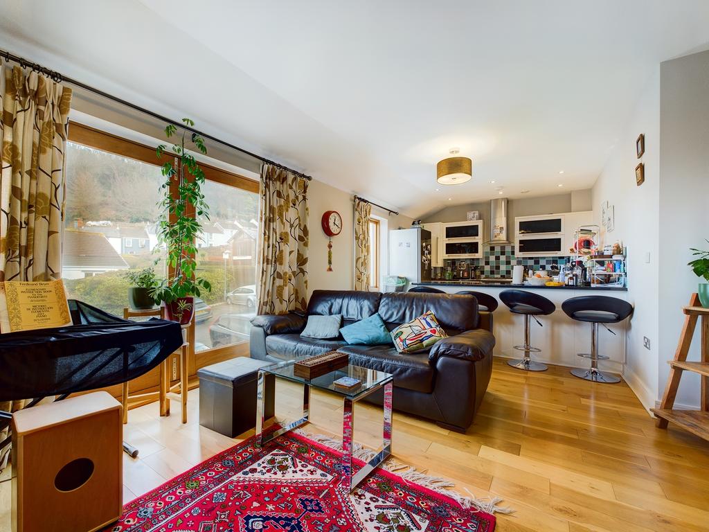 St Annes, Mumbles, Swansea, SA3 2 bed flat £299,950