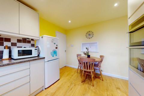 9 Garsdale, Northampton, NN2 8UY