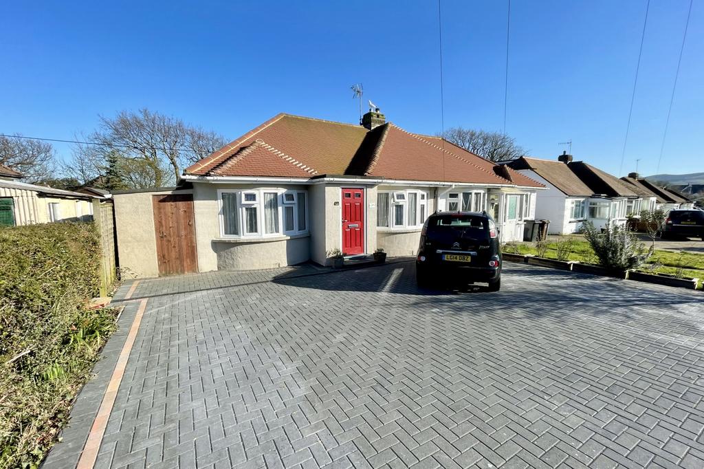 Eastern Avenue, Polegate, East Sussex, BN26 2 bed bungalow for sale £