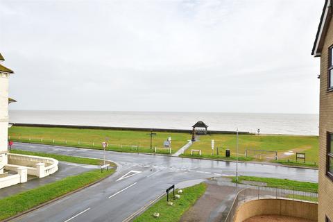 2 bedroom flat for sale - Grand Parade, Littlestone, Kent