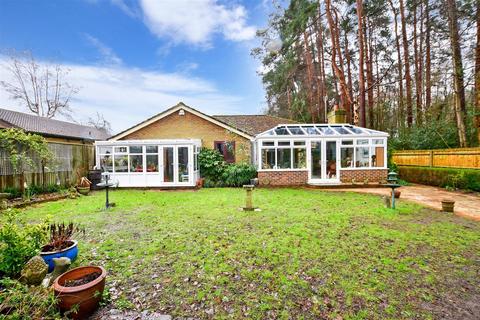 4 bedroom detached bungalow for sale - Spring Gardens, Copthorne, Crawley, West Sussex