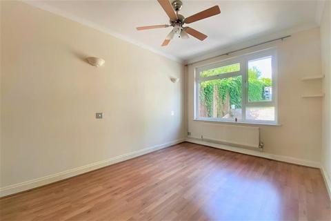 62 Elder Close, Winchester, SO22 4LH