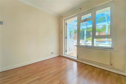 62 Elder Close, Winchester, SO22 4LH
