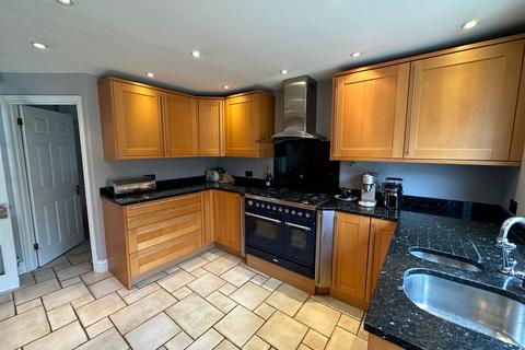 17 North Road, Ascot, SL5 8RP