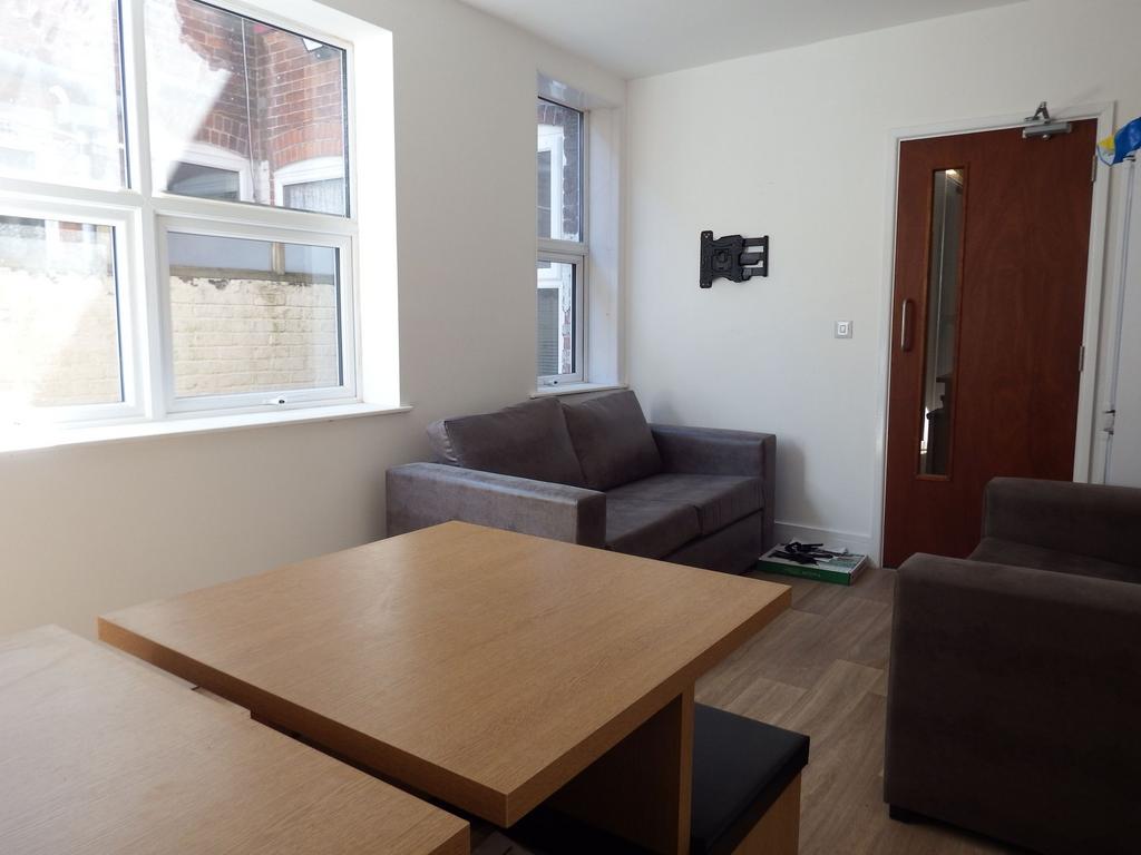 Walpole Road, Great Yarmouth, NR30 7 bed terraced house £455 pcm (£