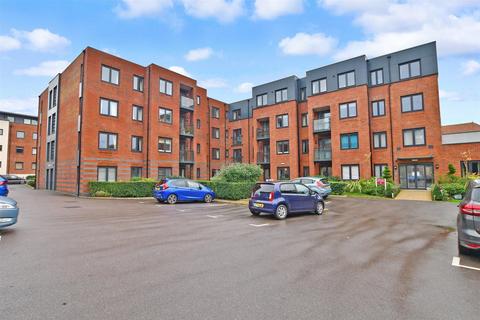 1 bedroom flat for sale, Garland Road, East Grinstead, West Sussex