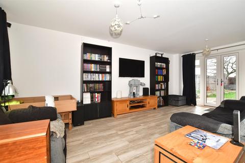 6 Dobson Close, Leybourne, West Malling, ME19 5SQ