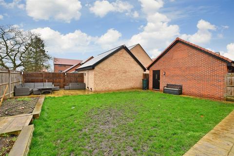 6 Dobson Close, Leybourne, West Malling, ME19 5SQ