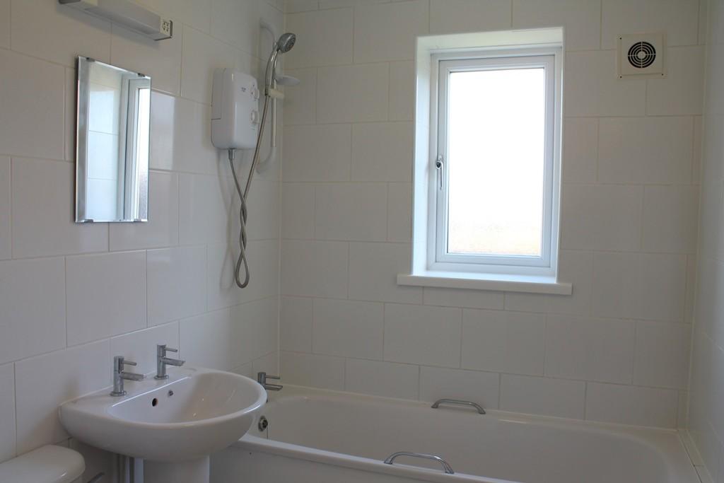 Bathroom (Main)