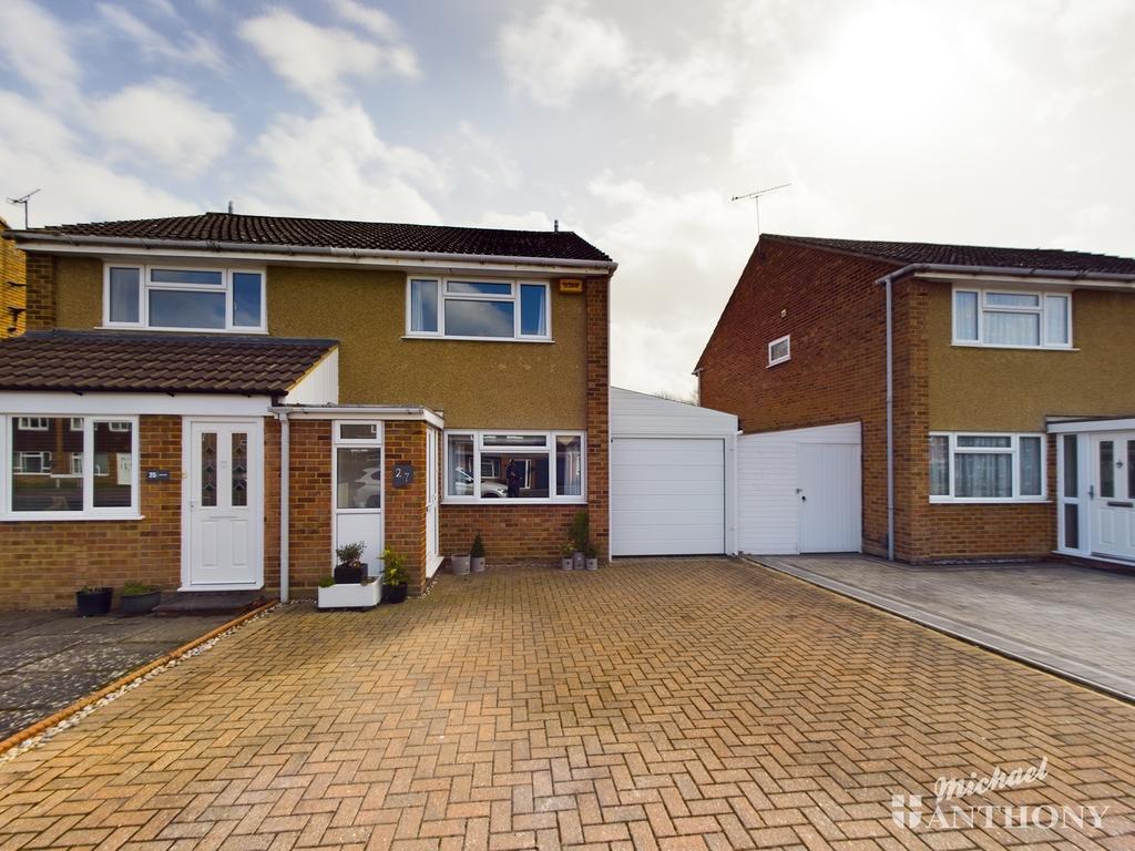 Rowland Way, Aylesbury, Buckinghamshire 2 bed semidetached house for