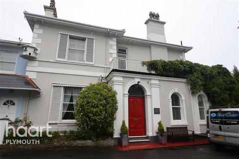 4 bedroom end of terrace house to rent, Ardmore Hall