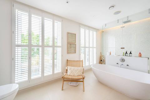 3 Rainsborough Square, London, SW6 1DQ
