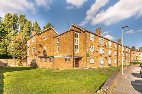 2 bedroom flat to rent - Charlton Crescent, Barking, IG11