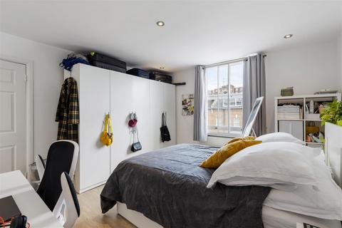 30d Alma Square, London, NW8 9PY