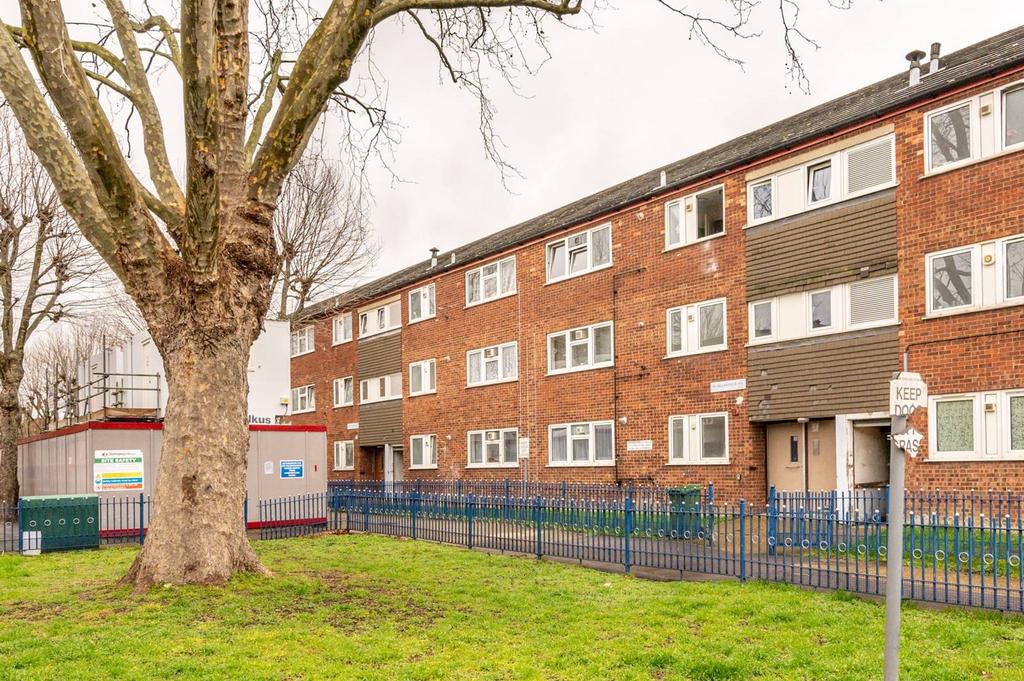 Landseer Avenue, Manor Park, London, E12 2 bed flat £315,000